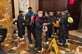 太累了！国乒长途跋涉抵达休斯敦，陈梦调侃：连头发帘都累趴下了图片