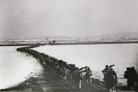 1950年毛岸英牺牲，2020年首次公开彭德怀绝密电报，泪水早已哭干图片