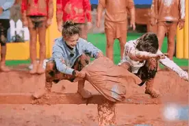 Baby退出跑男？穿休闲装被宋雨琦打脸表情快绷不住，终于遇到对手图片