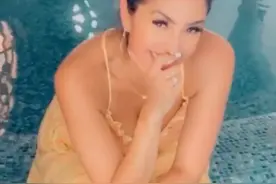 安东尼妻子帮助瓦妮莎走出阴霾！两人相约泳池，瓦嫂露出甜美笑容图片