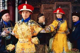 顺治朝多尔衮一家独大，康熙朝四家互相制衡，哪个更有利？图片