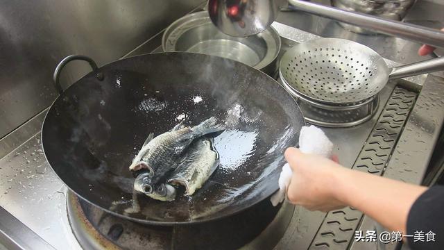 花胶鲫鱼汤的做法 2026年花胶鲫鱼汤的做法大全