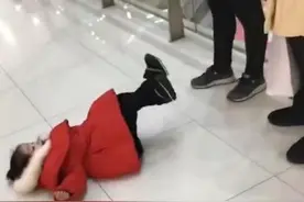 女儿商场撒泼躺地上，父亲分毫不让对峙3小时，网友：是个狼人图片