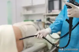捂着屁股来检查室做肠镜，尴尬的却是医生图片