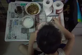 跟拍香港底层孩子的生活现状，贫富对孩子的影响令人心疼图片