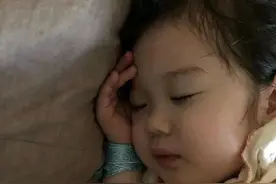表情包：气得脑壳子有点疼！图片