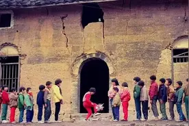 越穷的家庭，规矩越多，限制你家孩子的，可能是你口中的“教养”图片