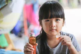 2岁幼童误服降压药身亡，医生提醒：一旦误服必须这样处理图片