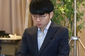 前50手几乎都是套路，一线职业棋手都是在背AI定式图片