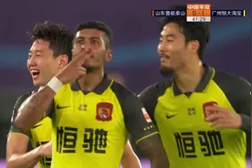 广州恒大小胜山东鲁能，复仇之战跌宕起伏图片