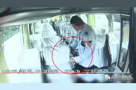 上车穿的马甲，下车没了？兜里还有一沓钱...图片