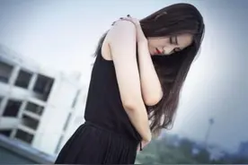 一个人不爱你，身体会很诚实，那份疏远藏不住图片