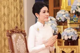 真实版“甄嬛”有点段位，挑衣服都让国王陪，穿衣素净难怪好看图片