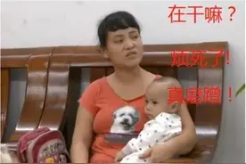11岁女孩每天有做不完的家务，妈妈嫌磨蹭，对女儿“冷暴力”图片