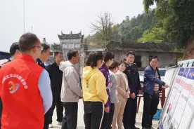 隆回：众人擂战鼓 宵小无处逃图片