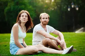 未婚夫为省钱订了低端酒店，我提出退婚后，又厚着脸皮求他结婚图片