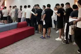 “一觉醒来，我卷入了教培下岗潮”图片