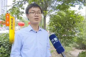 一个“黑影”托起三个落水者  快来围观  他是何方神圣图片