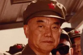1981年，74岁的萧克回乡来到萧亮家，萧克感叹：萧家只剩我一人了图片