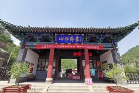 山西交城卦山——爻峰挺秀，古柏参天图片