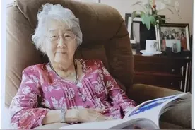 孙中山孙女去世。她86岁时登392级台阶拜谒中山陵，曾追忆宋庆龄送烟盒当礼物图片