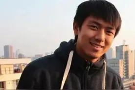 李现出道前旧照曝光，颜值并不出众，整没整容一目了然图片