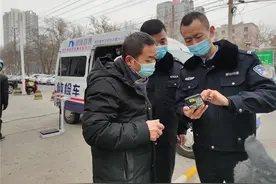 库尔勒交警打造流动体检车“上门”体检图片