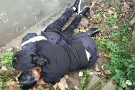 桐梓一老人坠入河中，90后特巡警小姐姐下水救人图片