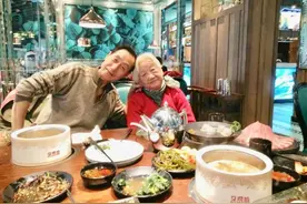 这一味“椒盐花生”里，隐藏着一个宝山版的《你好，李焕英》图片