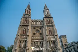 济南规模最大天主教堂，哥特式建筑震撼人心，低调鲜有游客知道图片
