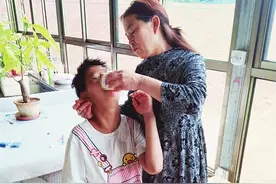 “山西好人”陈雪莲：收养脑瘫弃婴20余载不离不弃图片