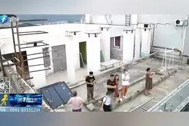 闹市区楼顶凭空“种出”800平米违建！小区业主：不晓得啥时候开始建的图片