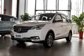 7座MPV，油耗不高10万以内，还能赚钱，实拍宝骏730图片