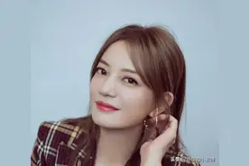 10岁女孩撞脸赵薇，简直如出一辙，亲生父母登场后，全场沸腾图片