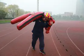 手镯取不下来怎么办，消防员有妙招图片