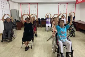 用心演绎、用手舞动 轮椅舞团的首个作品正在紧张排练中图片