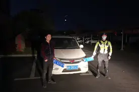 兄弟抱一下图片