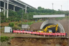重庆奉节：郑万高铁奉巫支线首个隧道开工建设图片