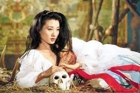 苦命的王小凤：父亲辱骂，自杀未遂，拍鬼片入戏太深谋杀亲夫图片