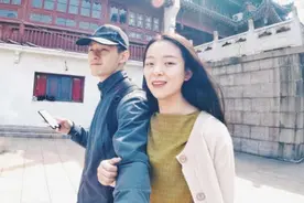 中年女人愿意和你开这些玩笑，十有八九是对你动情了图片