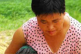 很多人不知道两位大嫂把芦苇编起来，是用来做什么的图片