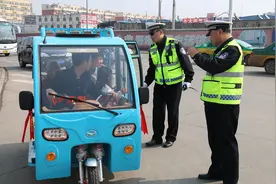 电动三轮、四轮车“立规矩”，将设定过渡期，不得违规载客、载物图片