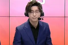 王多多不满队员态度问题：我天天当保姆叫起床，结果连战术都不管图片