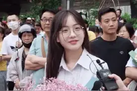 高考最美等待女孩：最美的等待，是给那位心爱的人图片