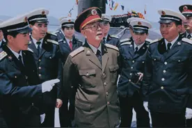 1982年，时年66岁的刘华清担任海军司令员，视察后下定决心要整顿图片