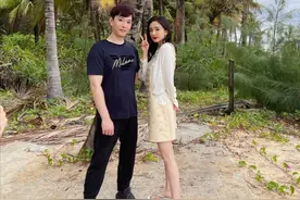 杨幂连续4年与男子相聚，男方有近60张合照，比刘恺威还亲昵？图片