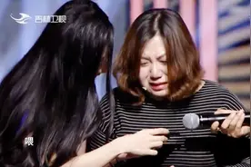 女孩寻找养父想为其养老送终，养父没来到现场，一通电话让她痛哭视频封面