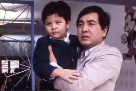 75岁老戏骨秦沛，和前妻离婚净身出户，孩子们均不参加母亲的葬礼图片