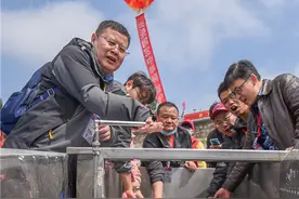 中华鲟保护联盟公益增殖放流活动昨在荆州举行图片