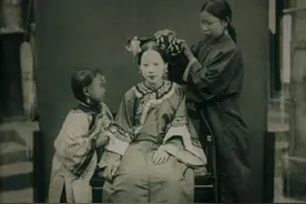 清代奇案：强盗抢新娘，扒光衣服评头论足，轿夫脱下破裤帮她遮羞图片